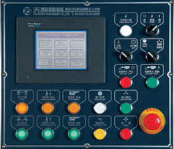 balenpers met PLC en touchscreen voor de operatorinterface