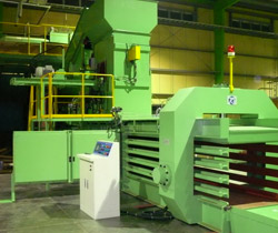 Pressa per riciclaggio Techgene: pressa orizzontale, pressa verticale